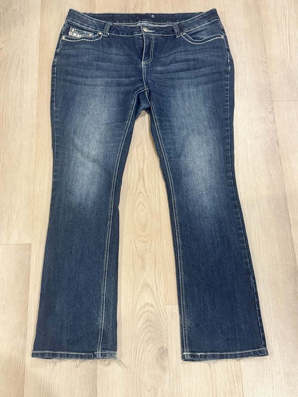 Zco Jeans Embroidered Cross Rhinestone Bootcut Denim Size 30